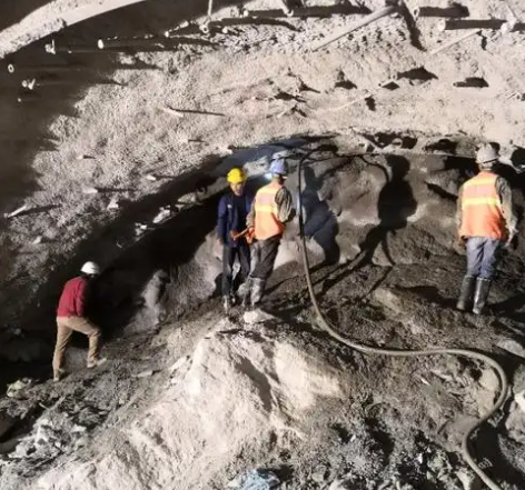 顺昌拱顶带模注浆料的施工流程及注意事项